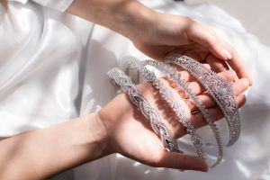 Tendencias en Accesorios para Novias de Otoño: Lo que Marcará el 2024 #musademiel #novias #tocados #elegantes #moda #Fashion #Novia #boda 7