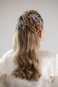 La #Novia Atemporal: Cómo Elegir Accesorios que Trascenderán el Tiempo #MUSADEMIEL #tocados #novias #bodas #madrid