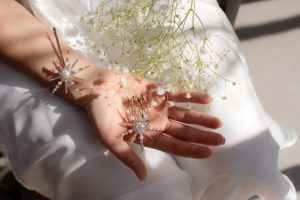 El Secreto Mejor Guardado para Lucir Radiante en tu Boda: Descubre los Accesorios que Harán Brillar tu Gran Día #novia #musademiel #tocados #hairpieces #madrid